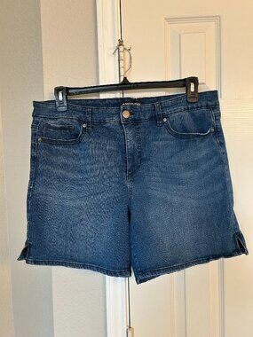 Bandolino Amalia Blue Denim Short - Size 14